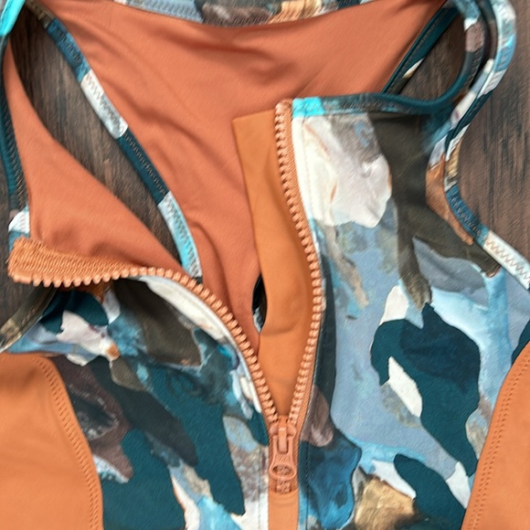 Fabletics Zip Up Midi Swim Top in Paintbrush Camo/Sequoia - Picture 5 of 7